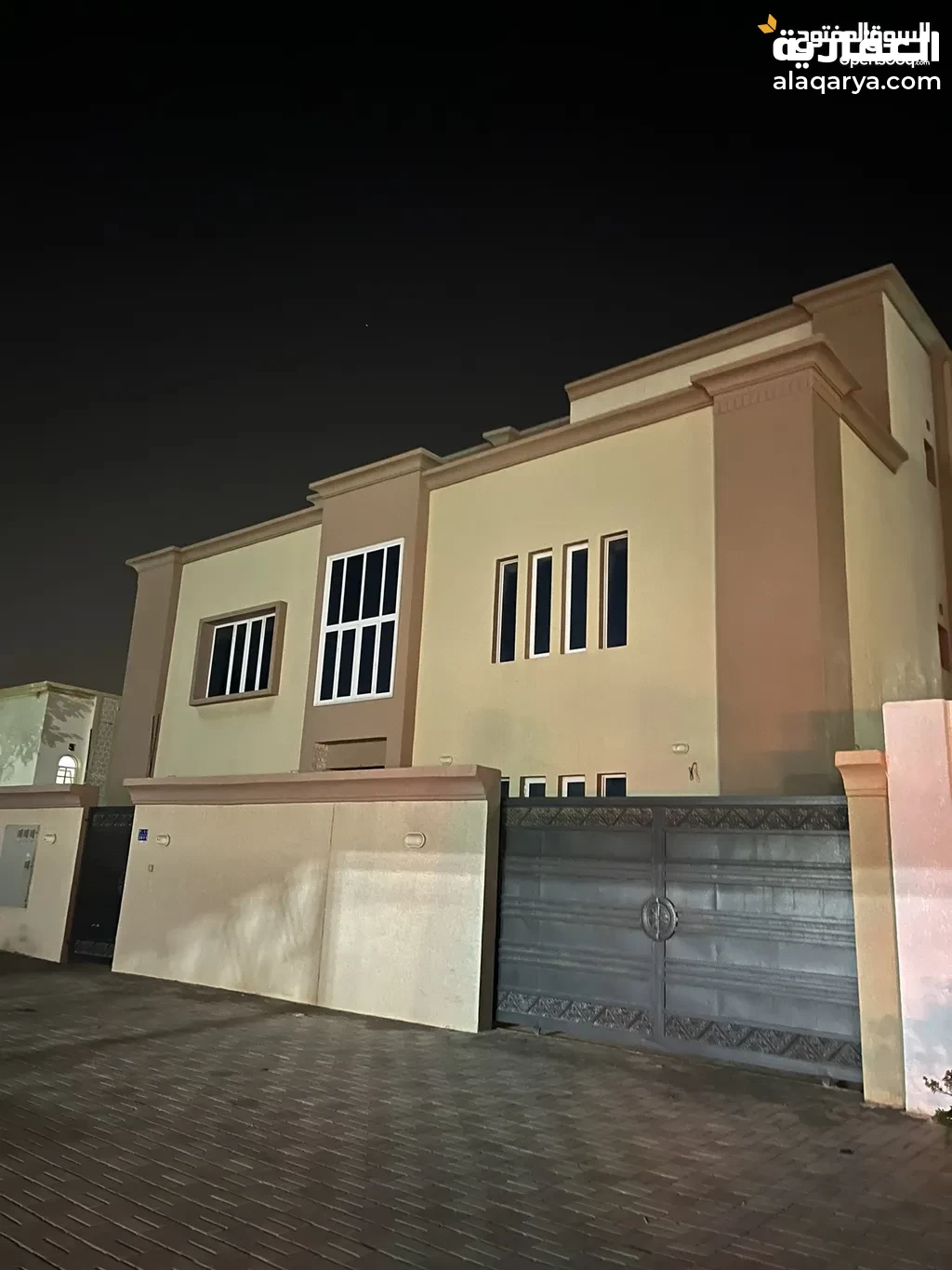 #عاجل للبيع ، فيلا ضخمة بتصميم عصري
