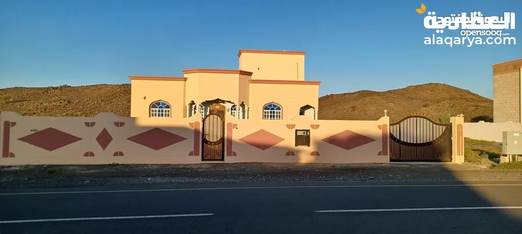 #بيت للبيع نظيف جداً في الحايمة وبه ديكورات داخلية