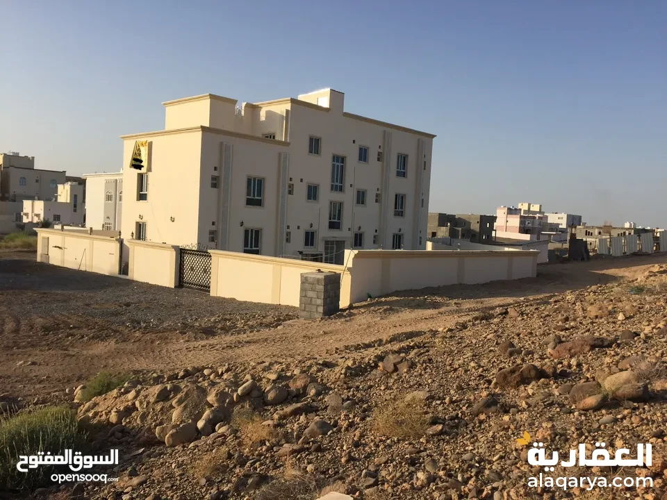 #بناية للبيع في المعبيلة الرابعة قريب المدرسة الهندية ( تم تخفيض السعر )