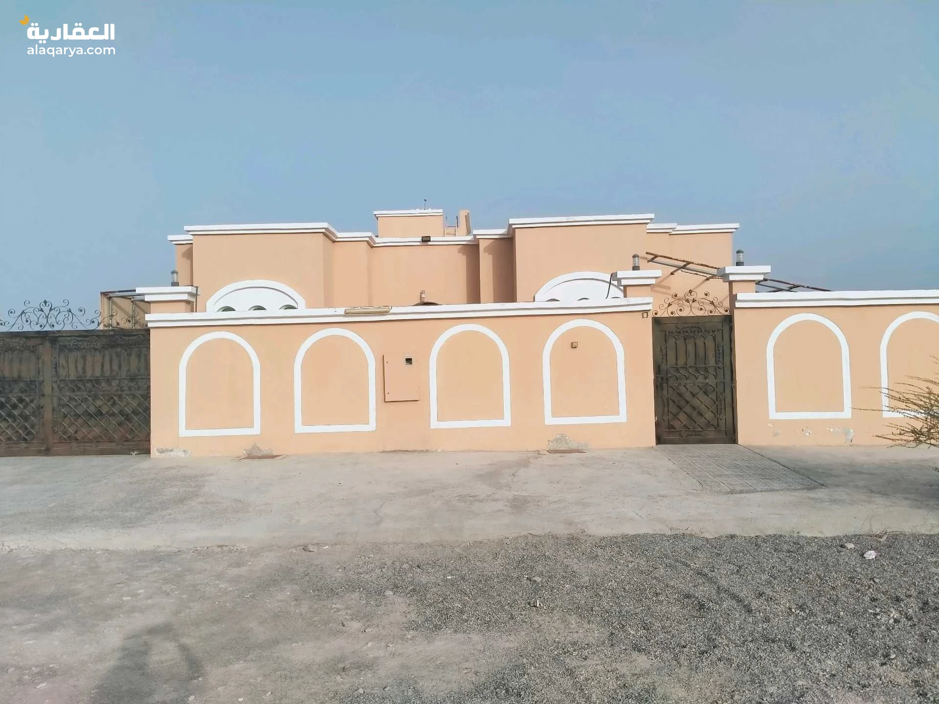 بيت للبيع مع اثاثه