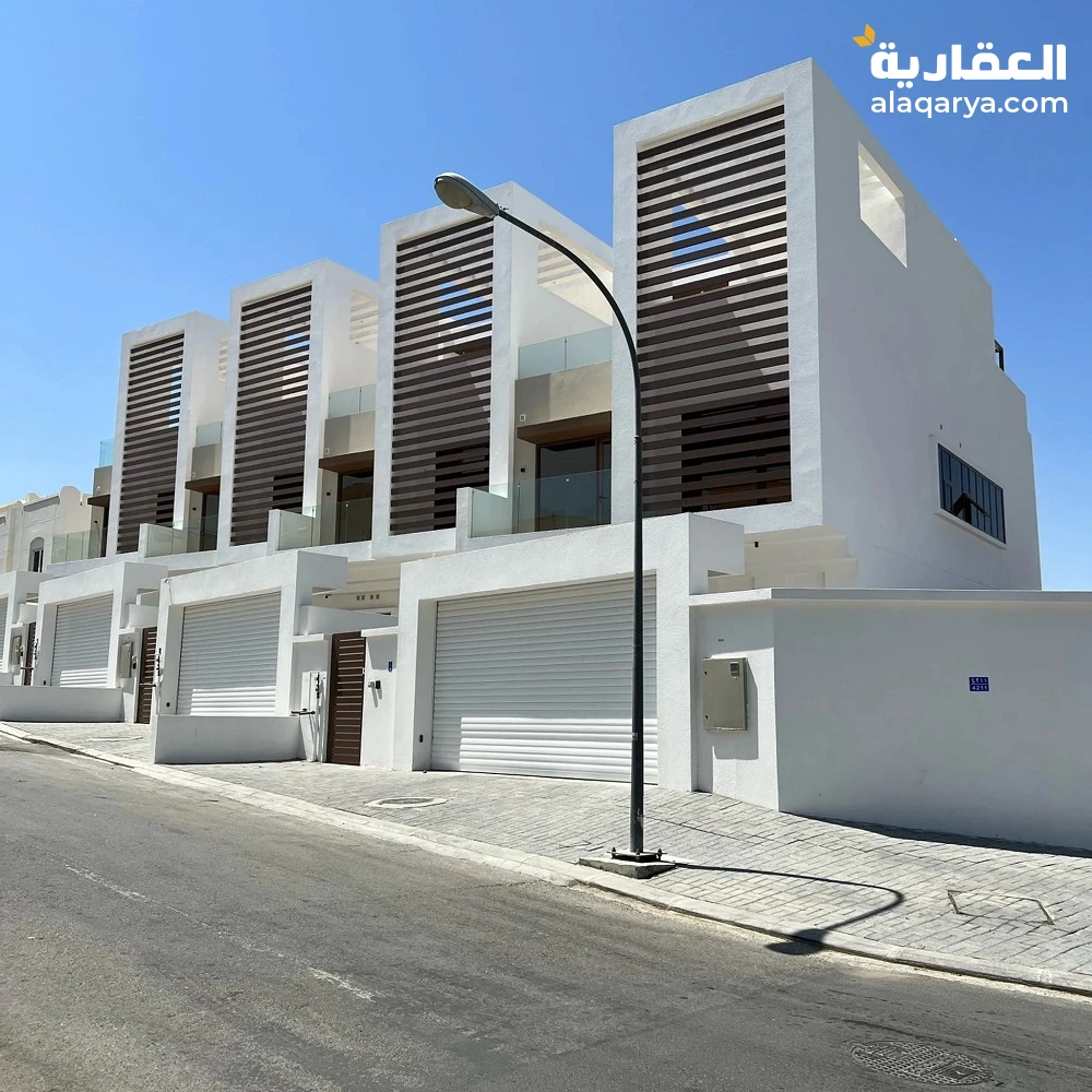 #فيلا للبيع في مدينه السلطان قابوس مساحه بناء 370 متر عباره عن 5 غرف نوم