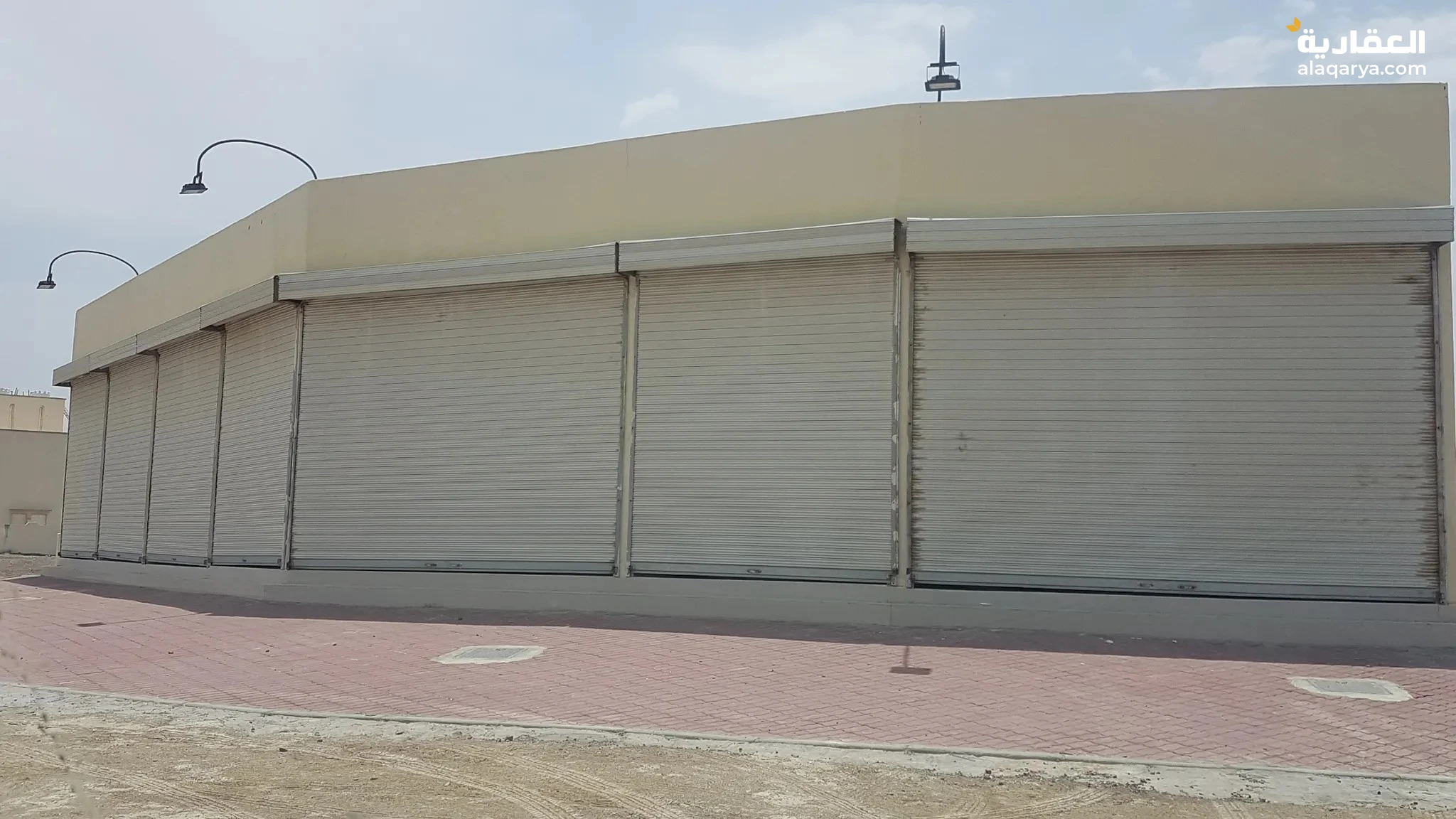 #للبيع بناية سكنية تجارية بها محلات التجارية وشقتين في بركاء المراغ