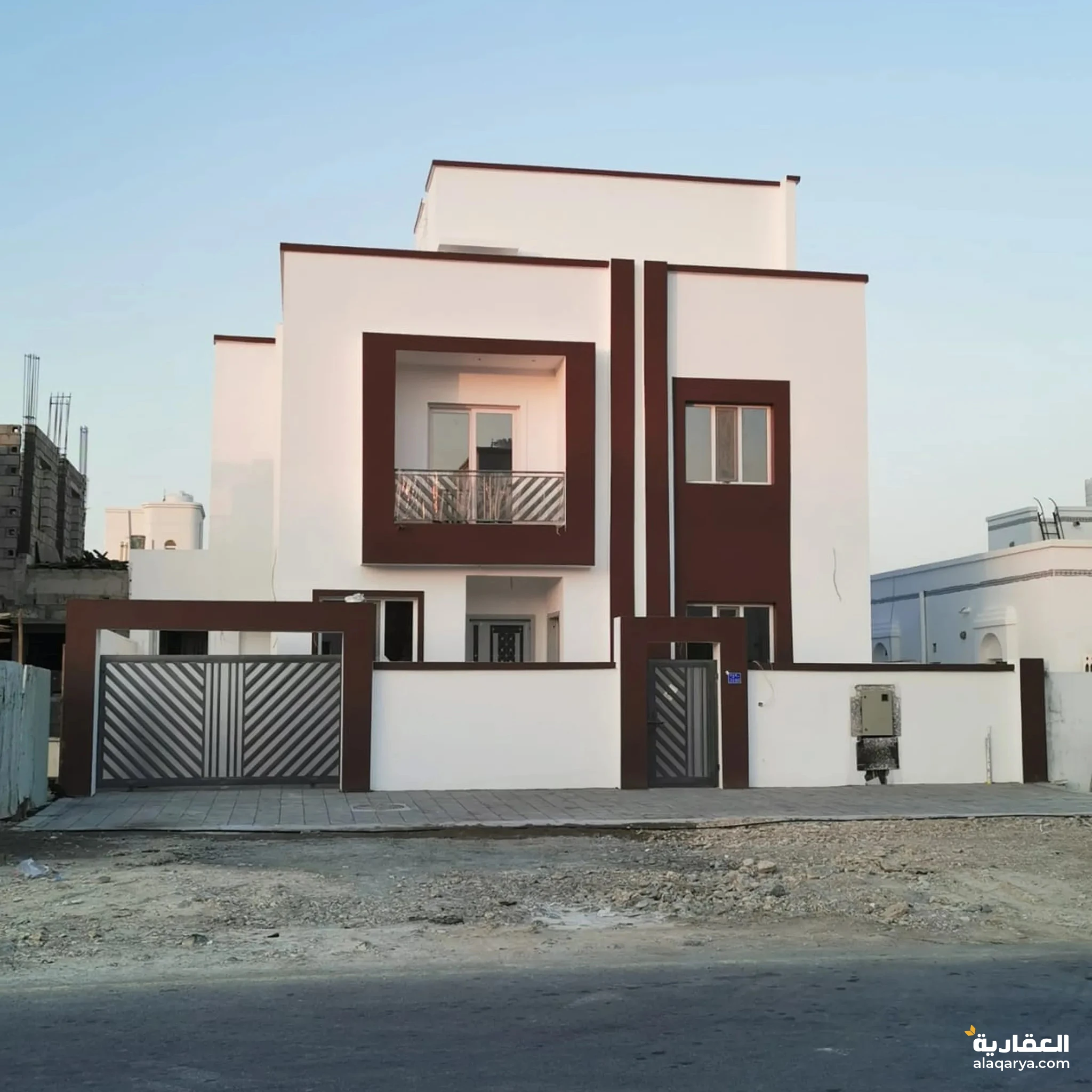 #انا صاحب الفلل للبيع توين فلا في العامرات الخامسه قريب من مسجد الأحسان راقيه تم تخفيض في السعر