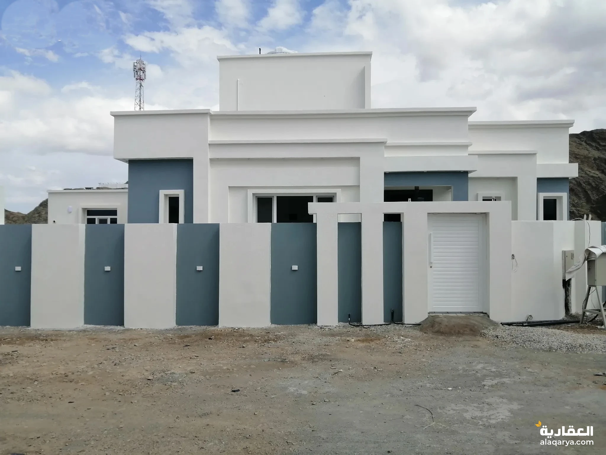 #فله مستقله للبيع العامرات مدينه النهضه مرحله الثالثه الجفينه قرب دوار شرطه ب6 كيلو الارض كورنر