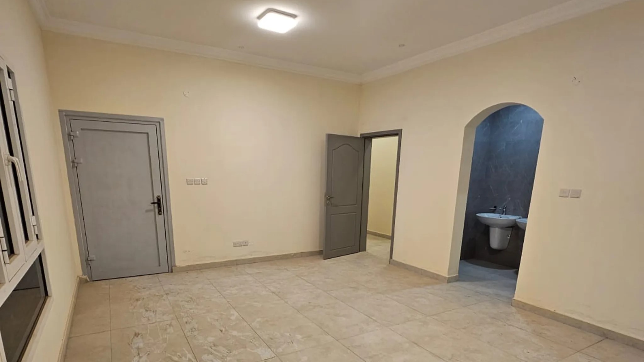 #للبيـــــــــــــع تون فيلا منفصل 4 غرف نوم مع حوش واسع تشطيبات جيدة