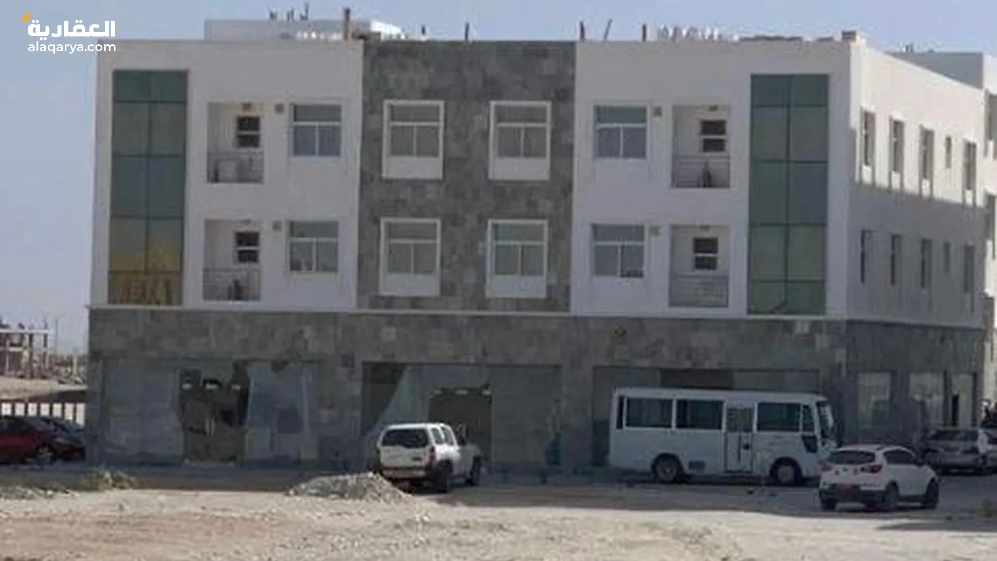 #للبيع بنايه فخمه بالدقم على الشارع العام