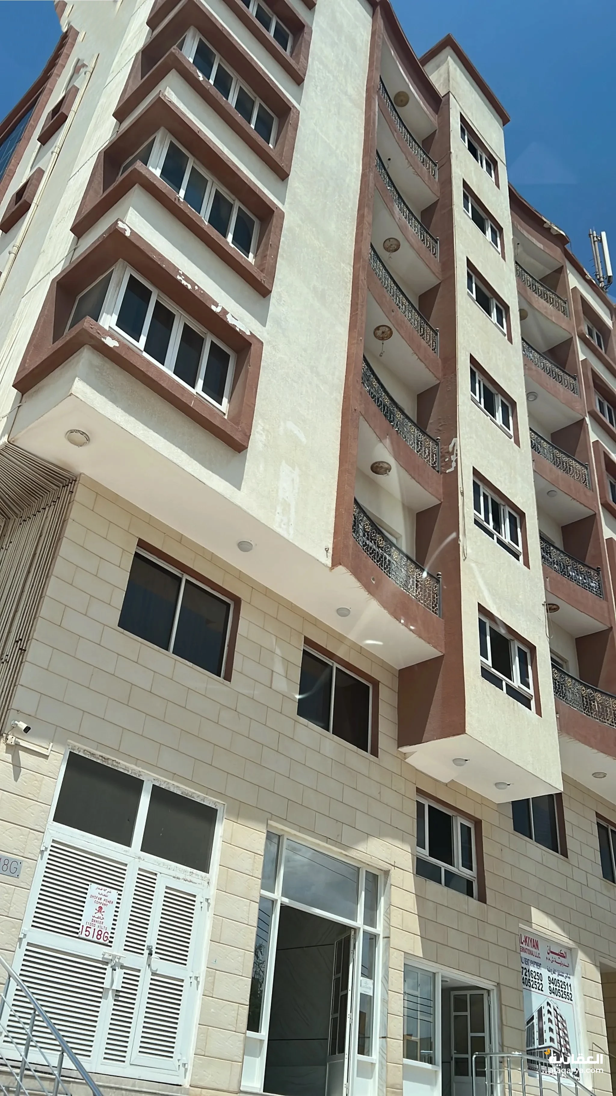 #شقه غرفتين نوم للبيع في صلاله مؤثثه بالكامل 95 متر اطلاله علي جبل ايتين قريبه جدا من المطار