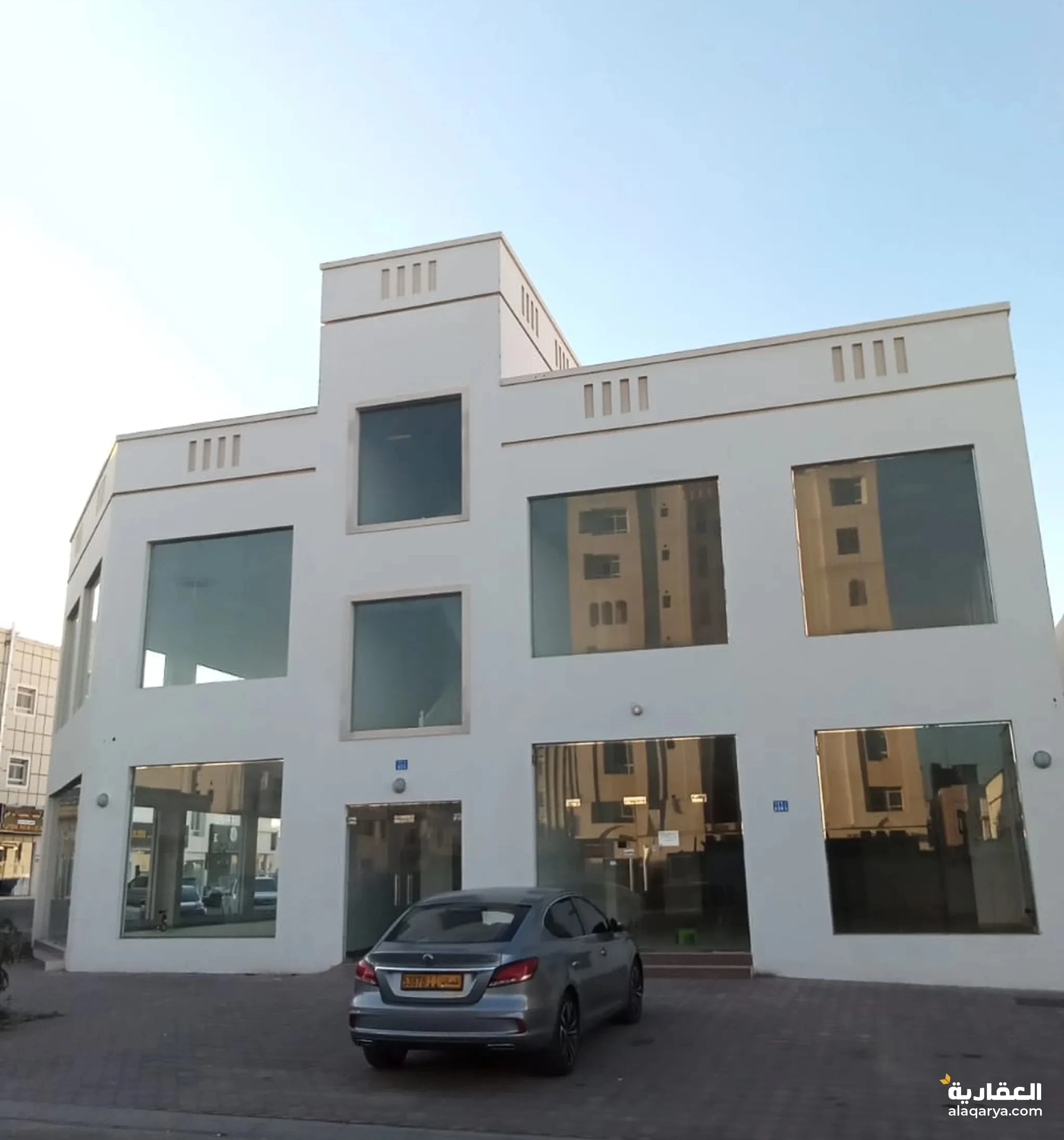 #معارض ومحلات للبيع في العامرات السادسة بعائد 10%