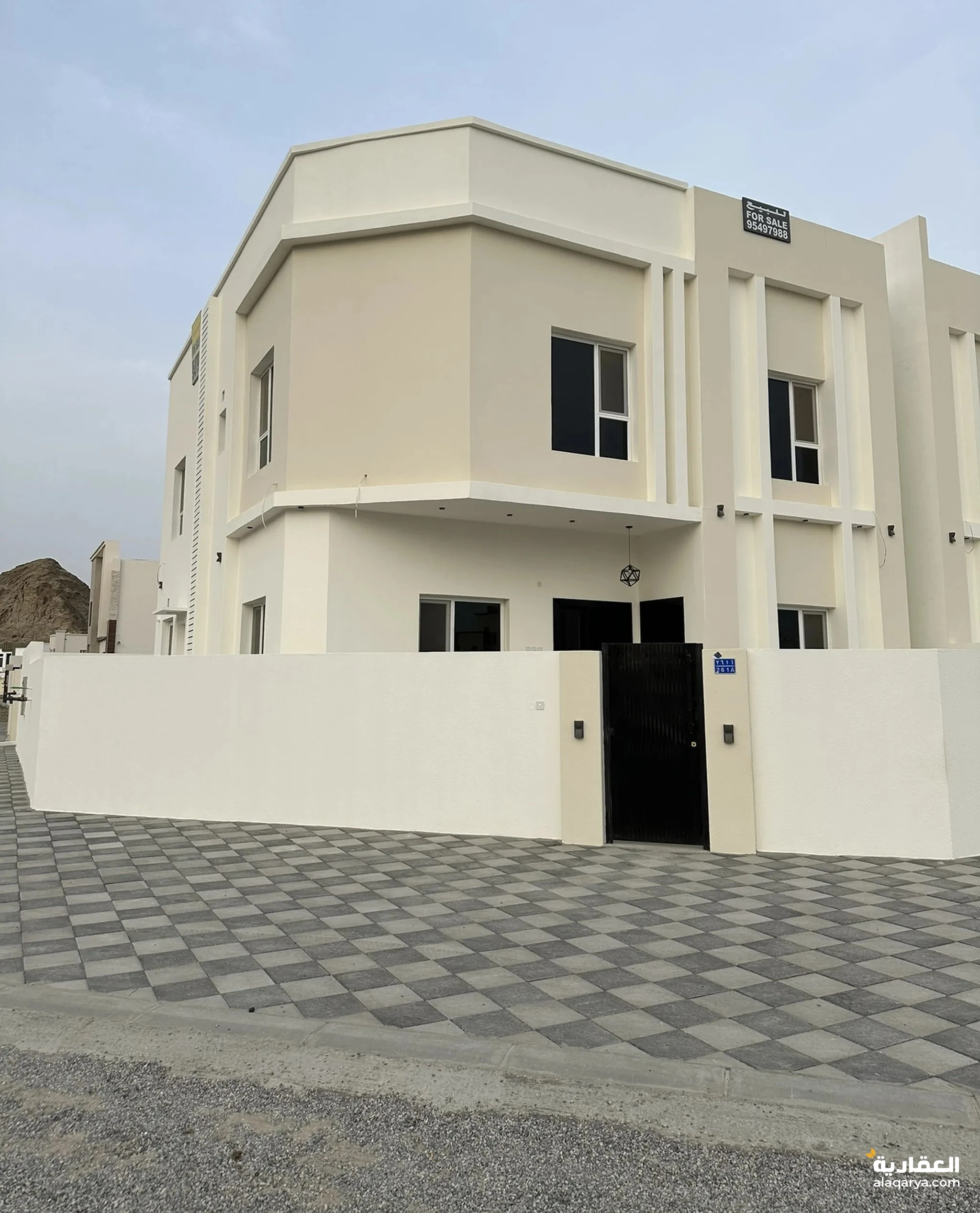 #فيلا كورنر من أصل 3 فيلل في العامرات الجفينه ( خلف مركز شرطة العامرات )