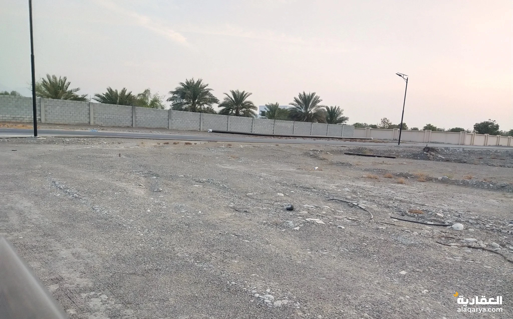 #نصف ارض للبيع 300 متر