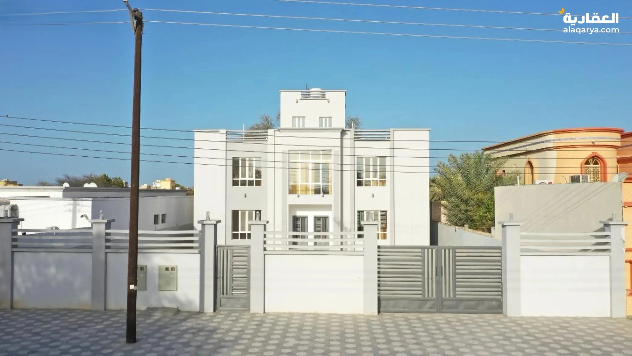 #بناية مكونة من 4 شقق للبيع