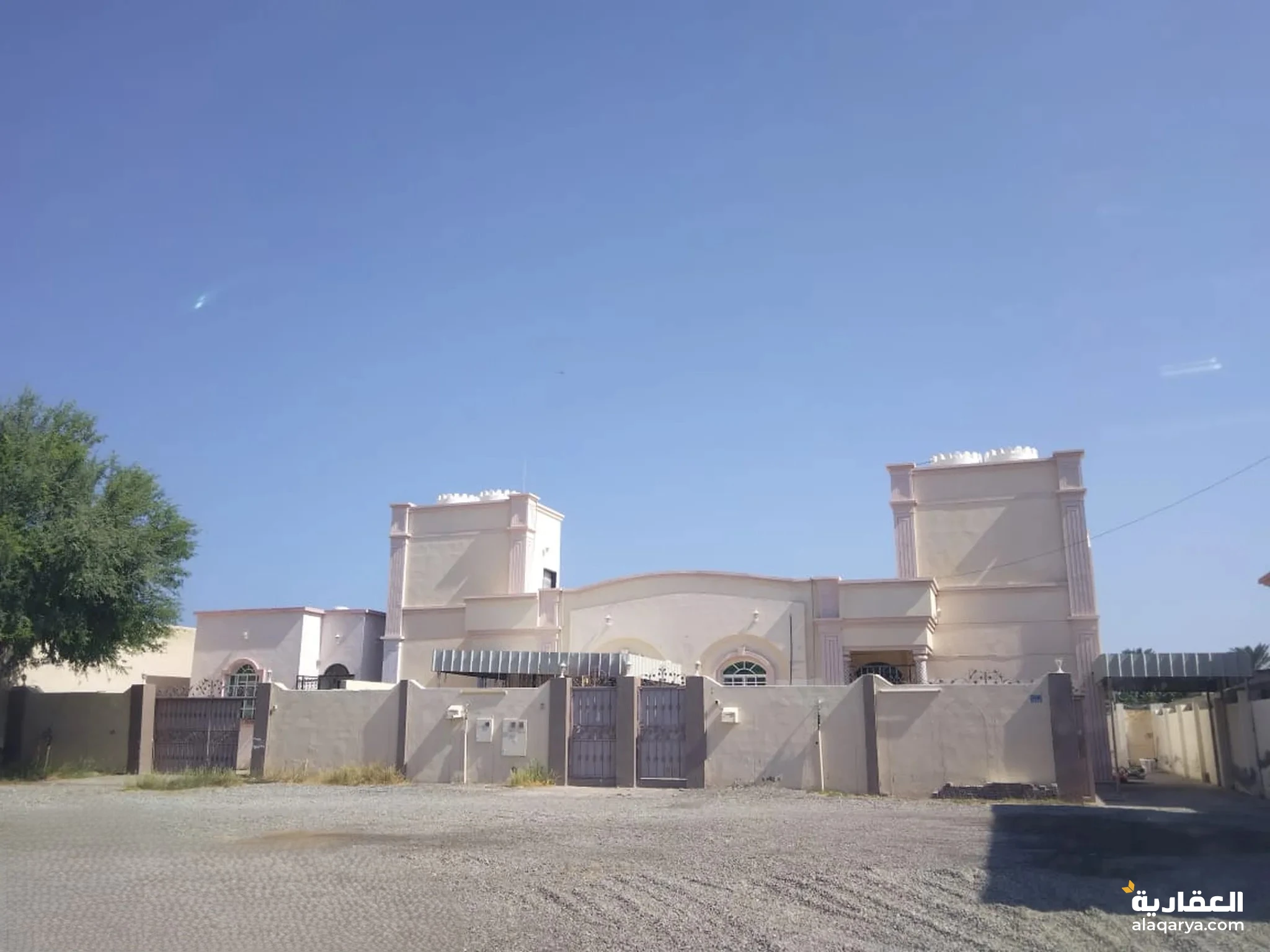 #مبنى سكني عباره عن 3 شقق مؤجره عمر المبناء حوالي 12 سنه مساحة الأرض 642 متر