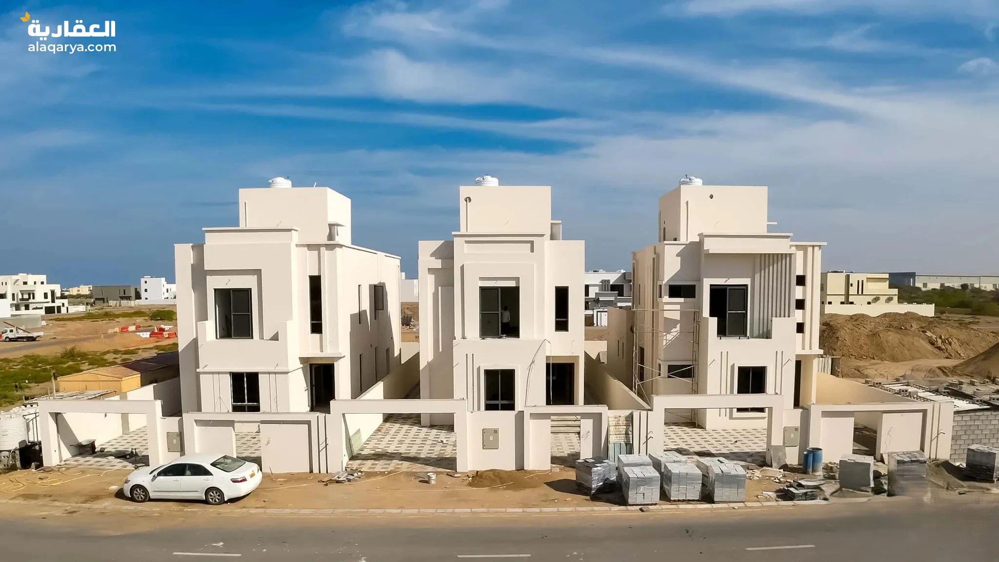 #ثلاث فلل للبيع في ابو النخيل (قريبة جدا من المعبيلة) - ولاية بركاء شمال الشارع بالقرب من حديقة النسي