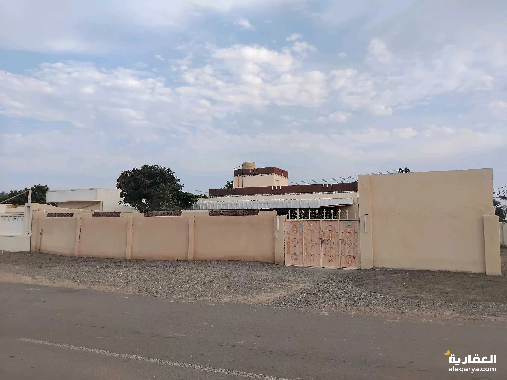 فيلا مسلحه للبيع بجميع اثاثه