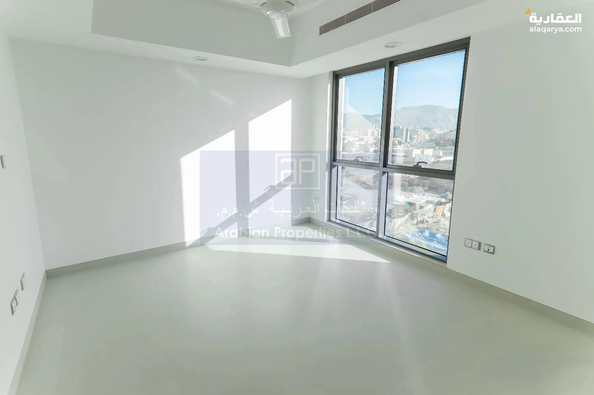 #شقة فاخرة للبيع بجانب فندق شيدي وعلى بعد أمتار من البحر - موقع مميز