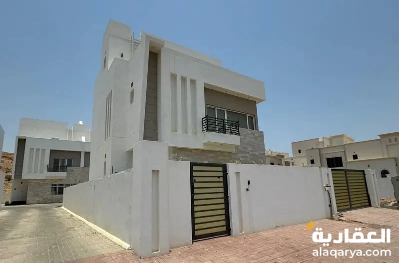 #فيلا رائعة مكونة من 4 غرف نوم للبيع في المنى بوشر FSV53