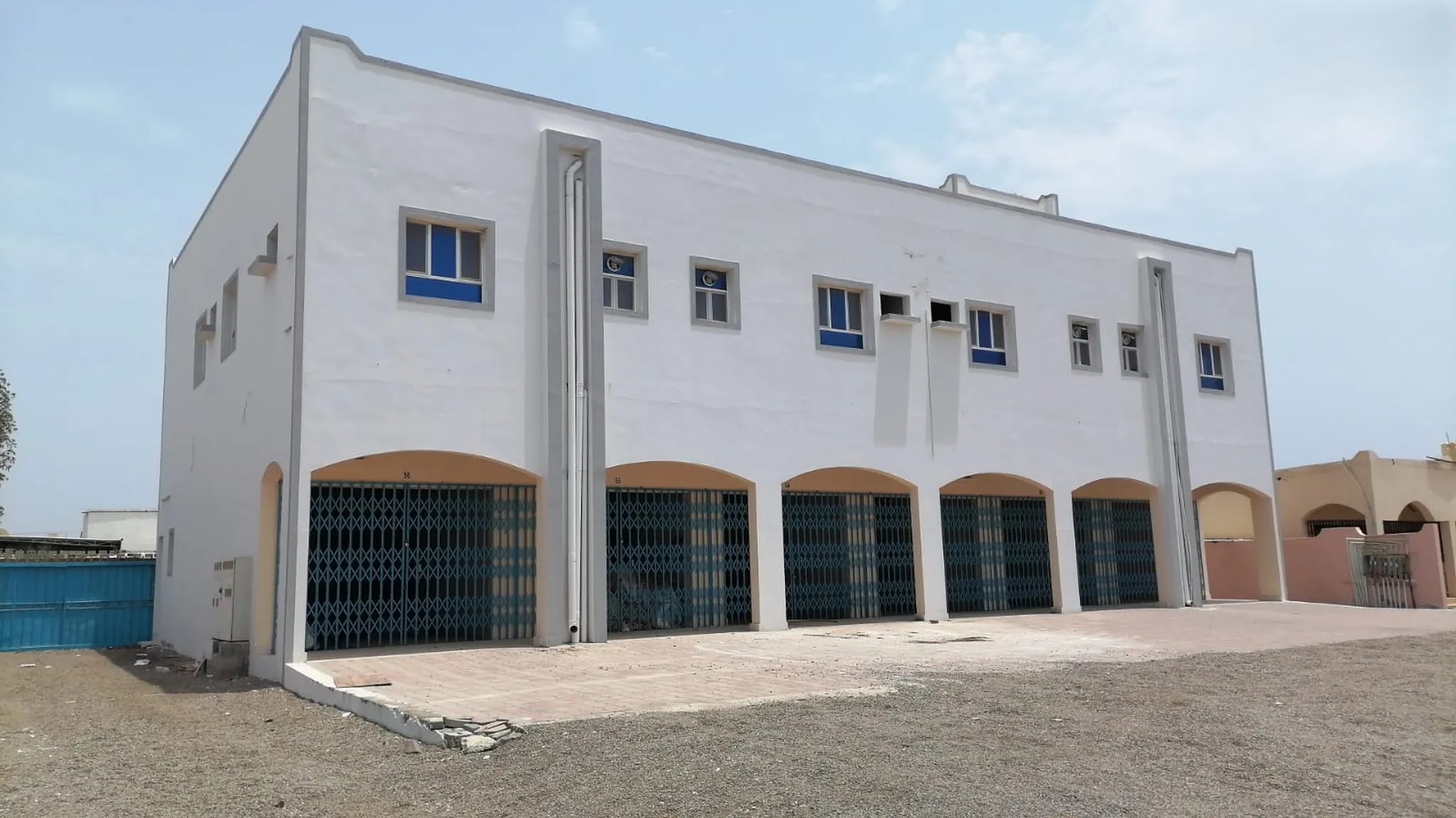 #بناية في صناعية الخابورة للبيع مع دخل شهري - محلات وشقق آرض خلف فرصة رائعة في صناعية الخابورة