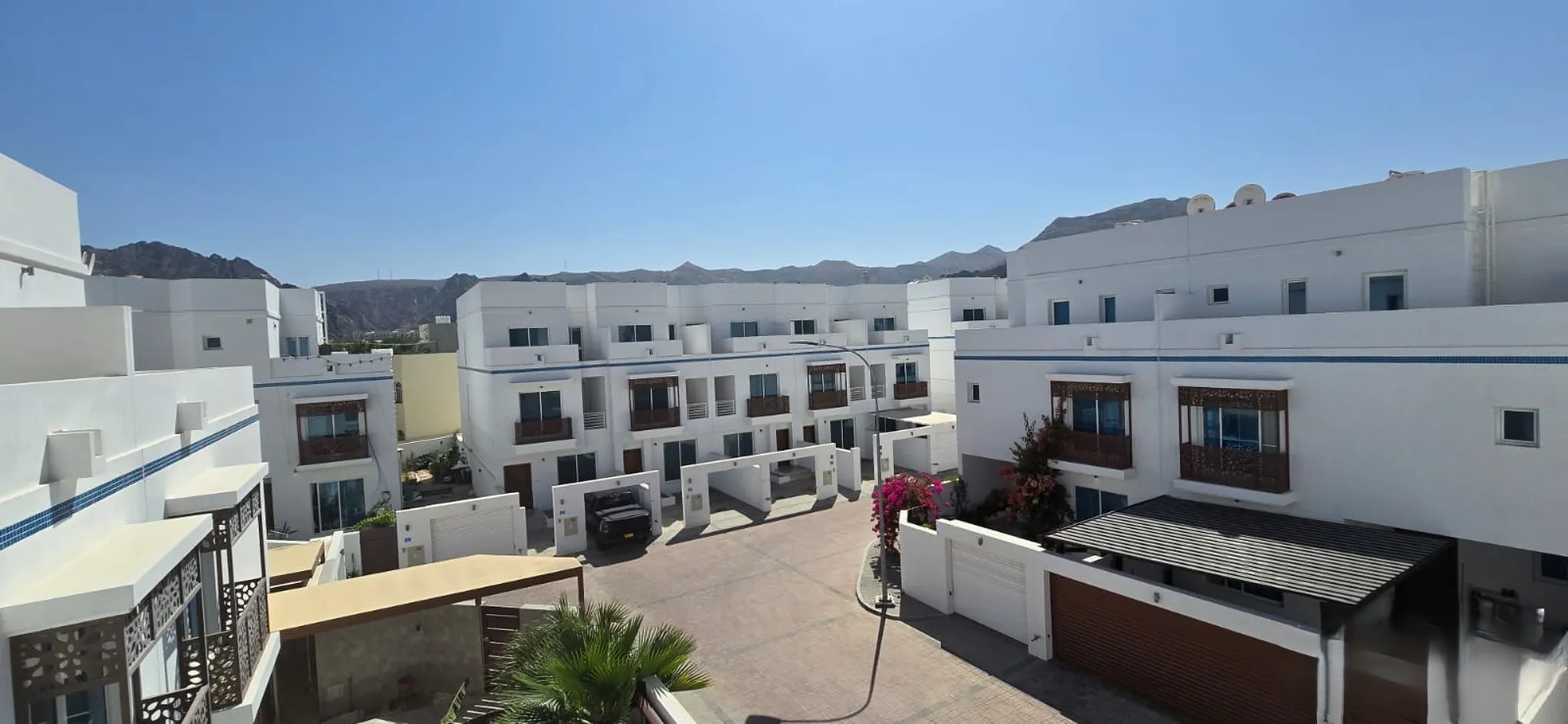 #فيلا روعة و بسعر ممتاز مسقط منطقة البستان قريب البحر