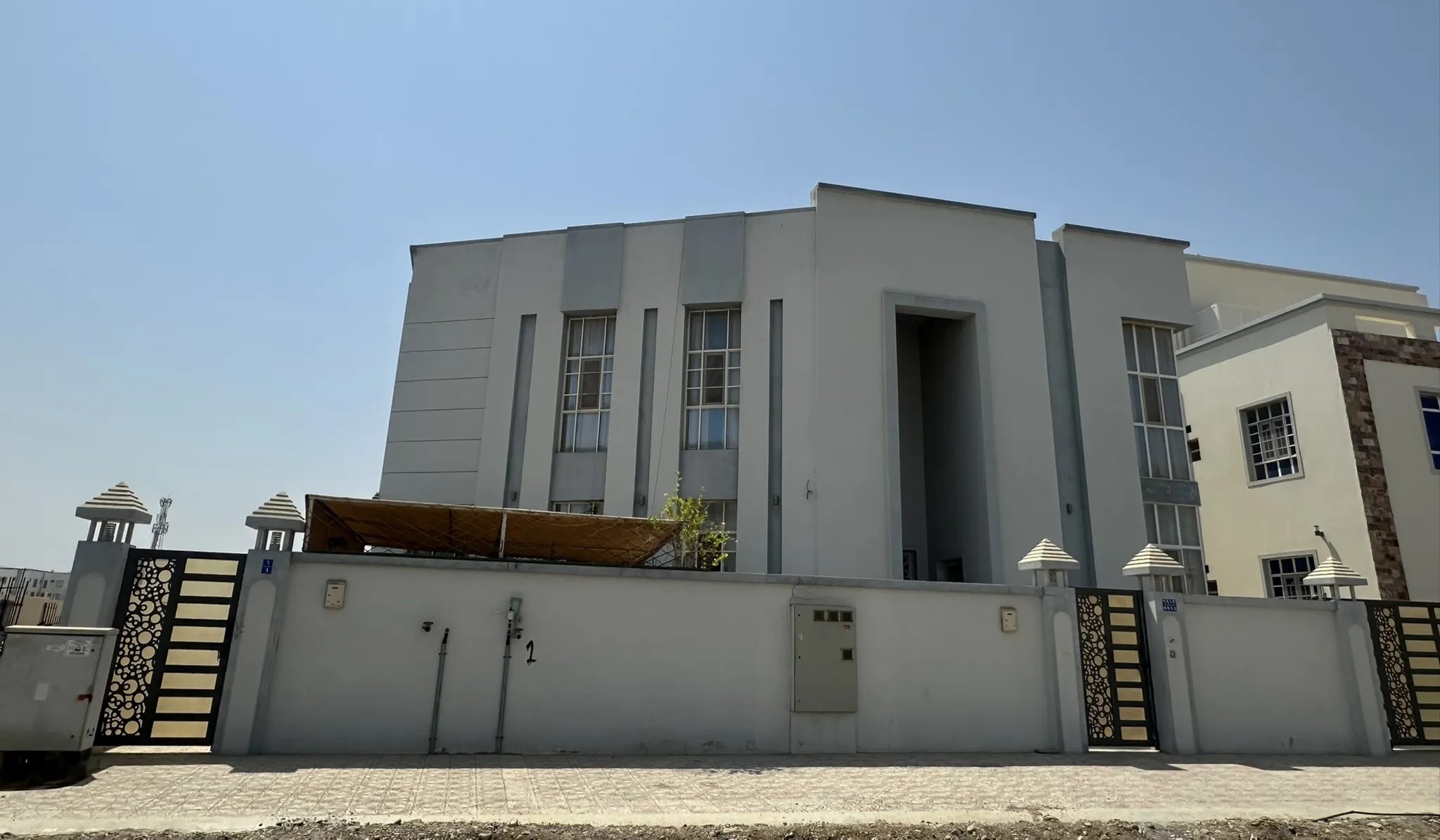 #شقه للايجار ممتازه وكبيره جانب الجامعه الالمانيه