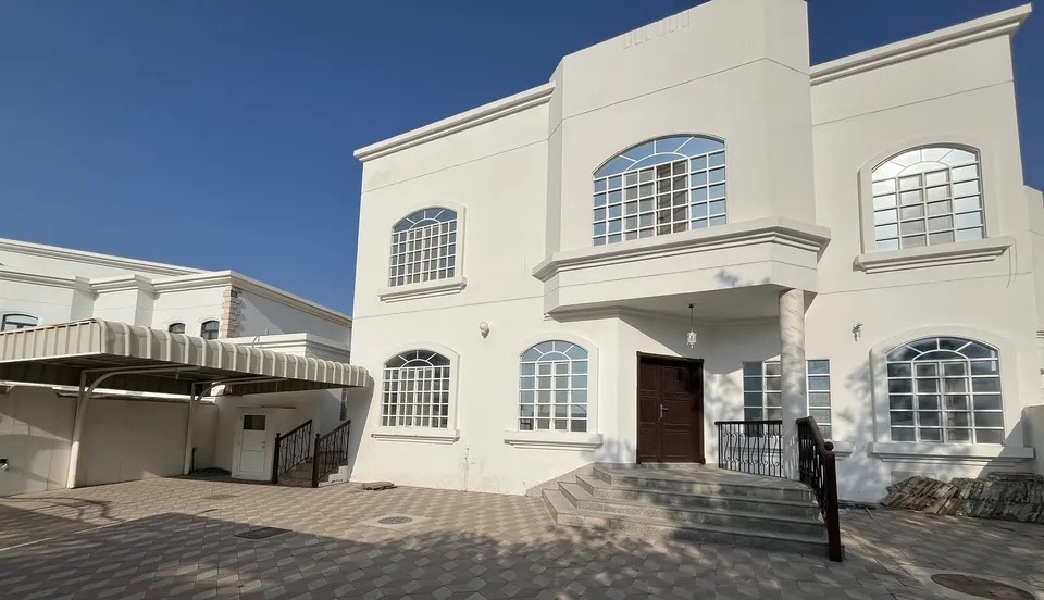 #للبيع فيلا في الخوير بجانب جامعة التقنية بمساحة 655متر فقط قابل للتفاوض