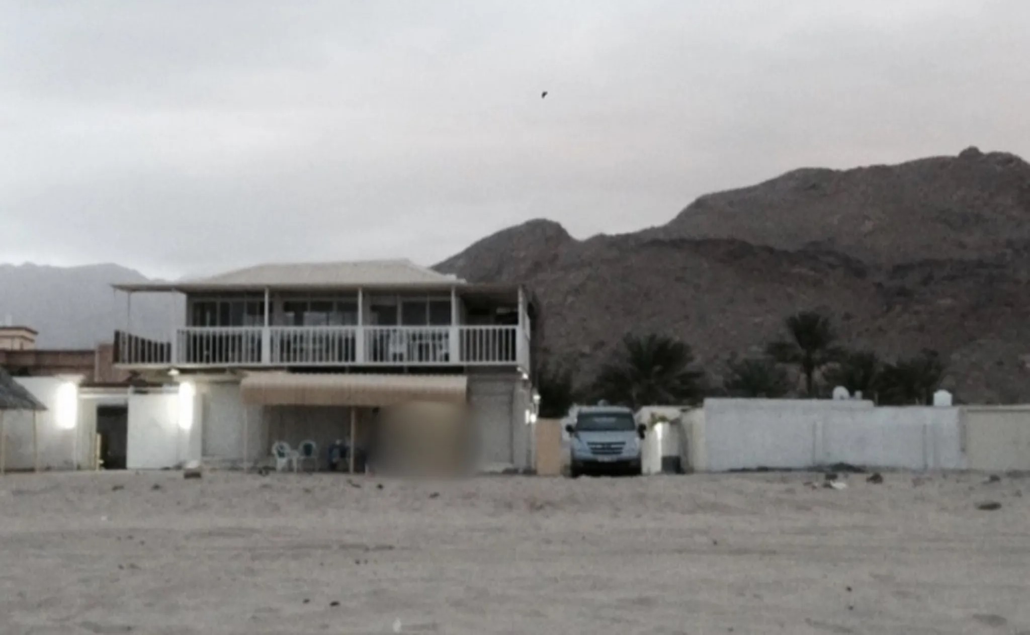 #منزل مباشر على البحر (8 غرف ومجلسين زجاج مطلين على البحر)