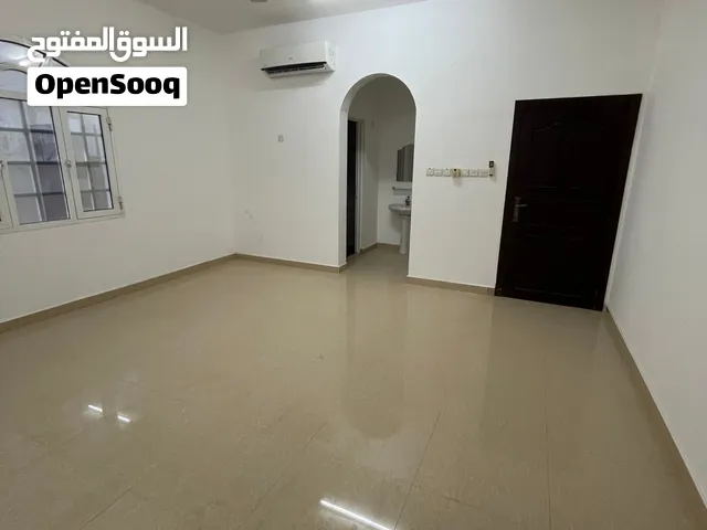 غرفة للإيجار في المعبيلة