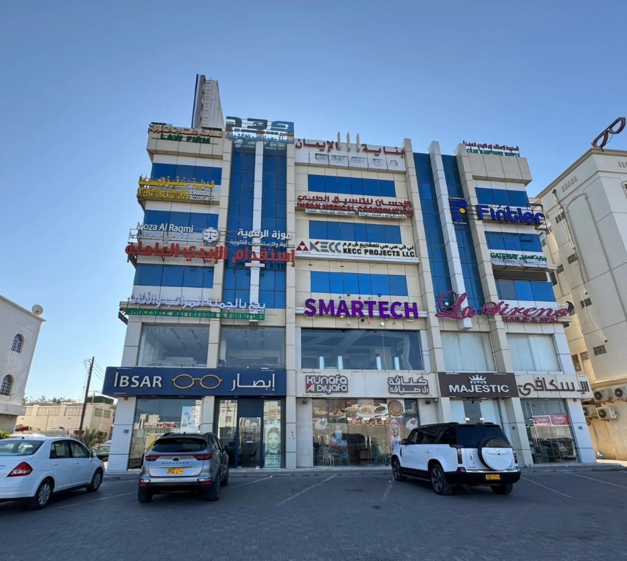 #مكتب للإيجار بالحيل الشمالية، يطل على الشارع العام —Office for rent in Al Hail North