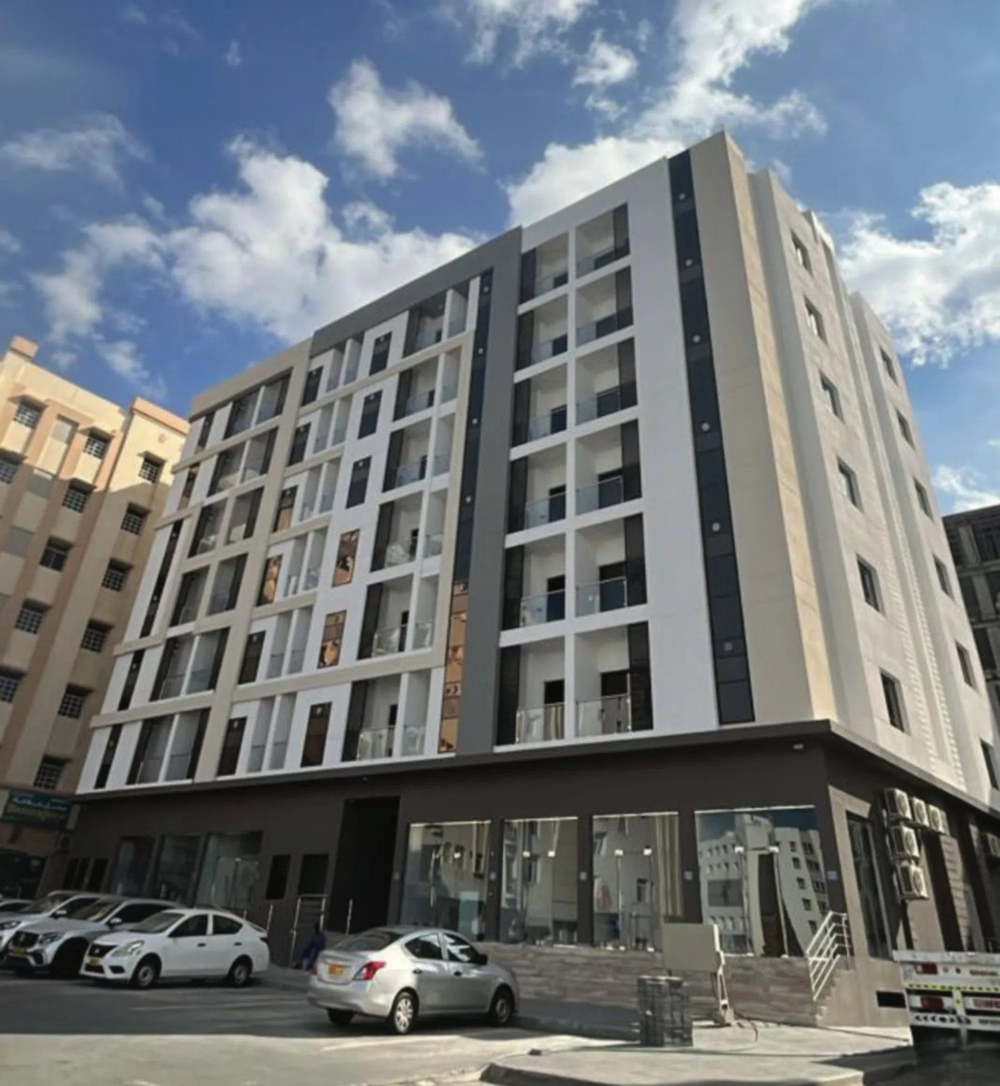 #شقة جديدة للبيع في بوشر بسعر مغري 30 ألف موقع مميز مقابل عمان مول