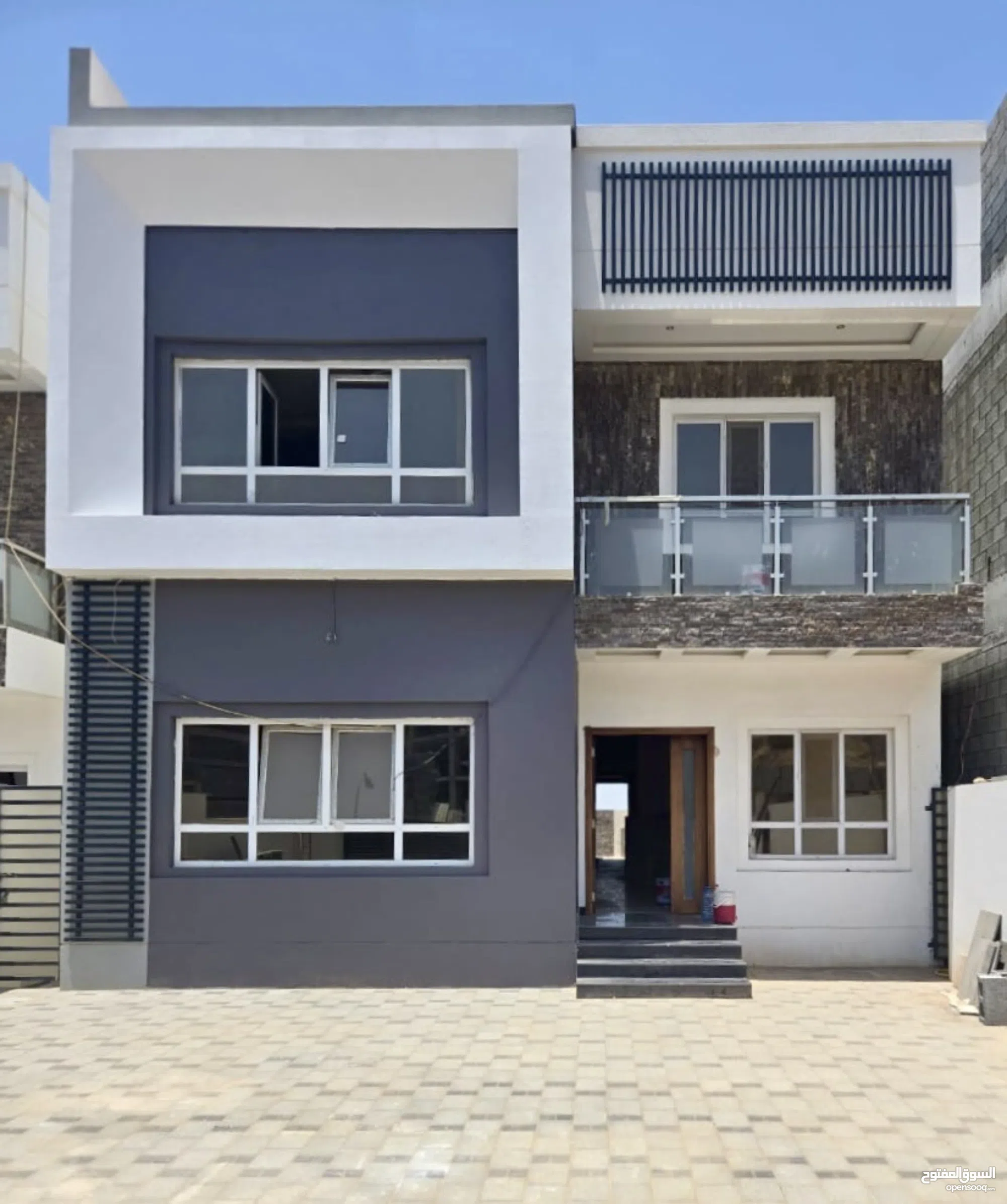 #فيلا للبيع في بوشر المنى مكونة من 6 غرف نوم مع مسبح وحديقة ومنطقة للشواء ومواقف للسيارات