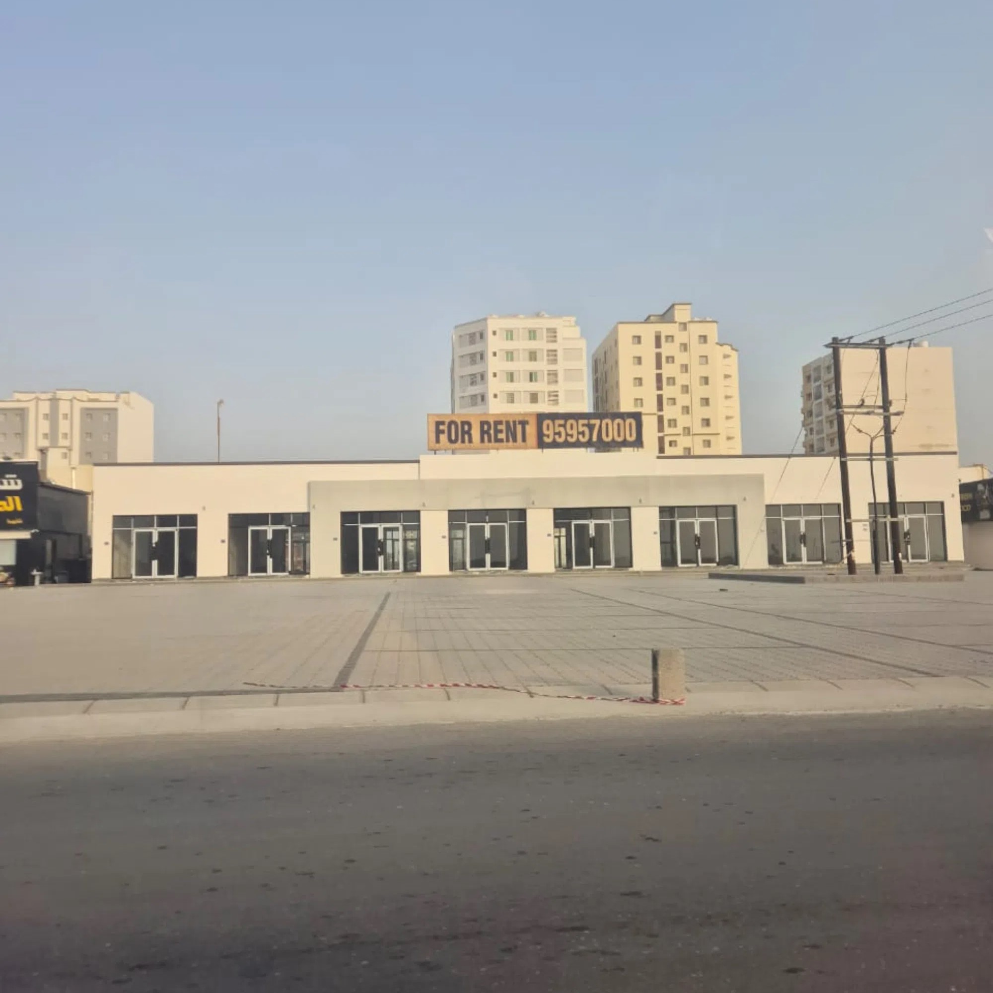#محل للإيجار خط أول شارع نيستو المعبيلة ⁦⁦1200⁩⁩ ريال - ⁦⁦95⁩⁩متر مربع