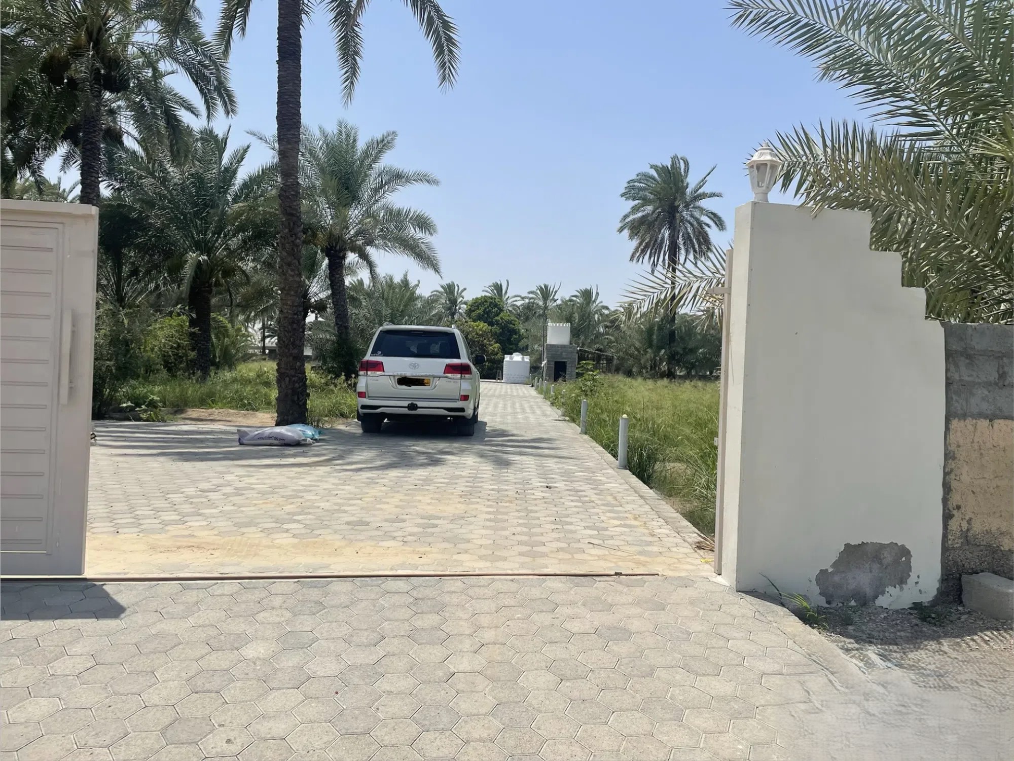 #فرصة لا تعوض.. مزرعة خضراء وبها ملحق استراحة بكافة الخدمات وموقع متميز قريب من الشارع العام..